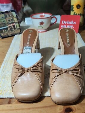 Highlights Tan Bow-Accent Slip-On Heeled Mules